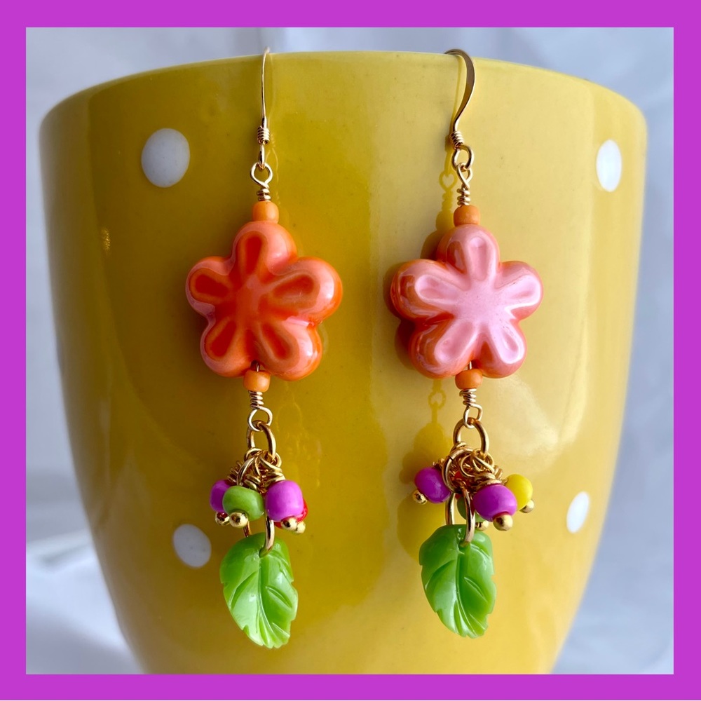 🌸 Sweet dangly orange earrings with ceramic and glass beads